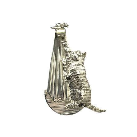 Mouse Hunting Pin or Pendant